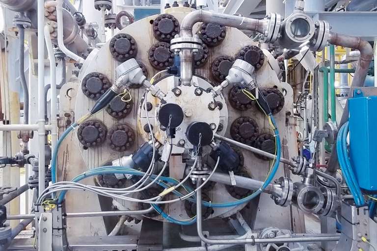 Triple seal for high pressure injection pump